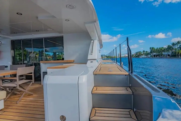 54' Nisi - Yacht Rental in Miami Beach, Florida