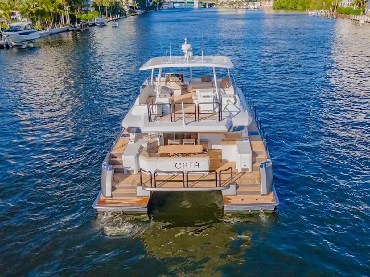 54' Nisi - Yacht Rental in Miami Beach, Florida