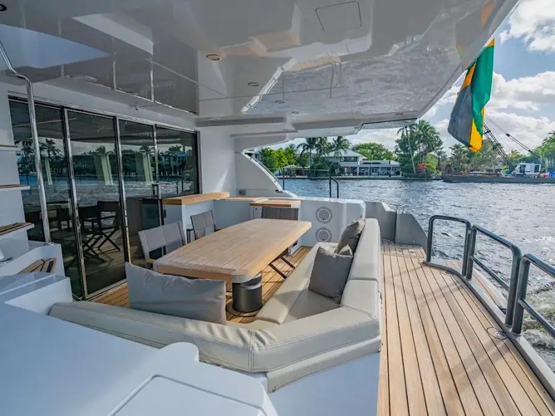 54' Nisi - Yacht Rental in Miami Beach, Florida
