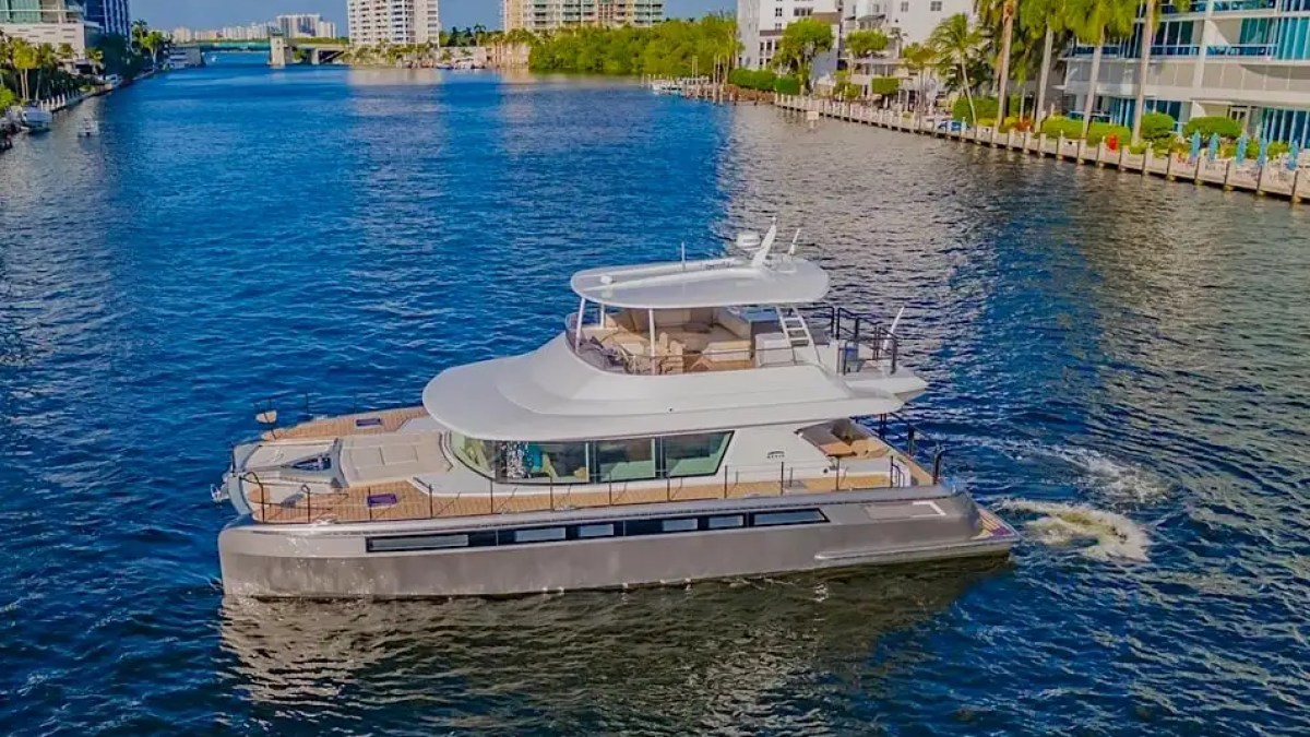 54' Nisi - Yacht Rental in Miami Beach, Florida