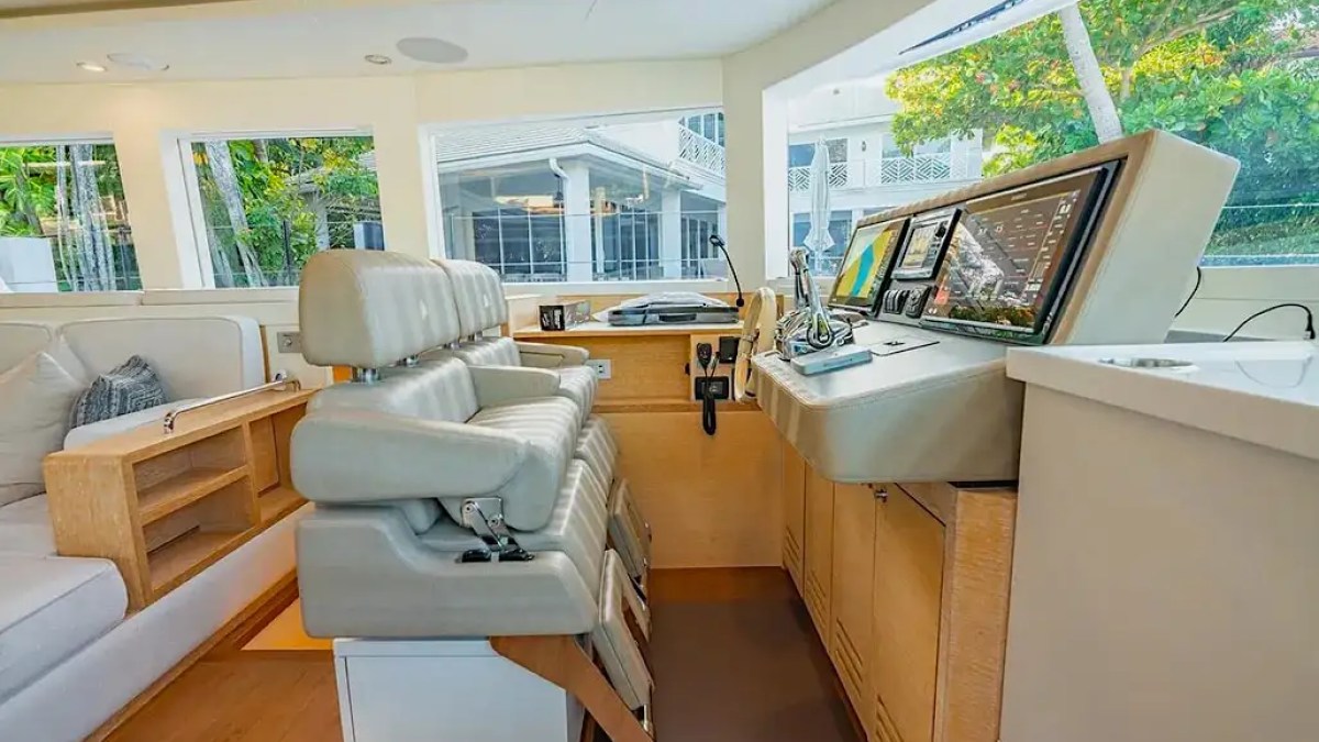 54' Nisi - Yacht Rental in Miami Beach, Florida