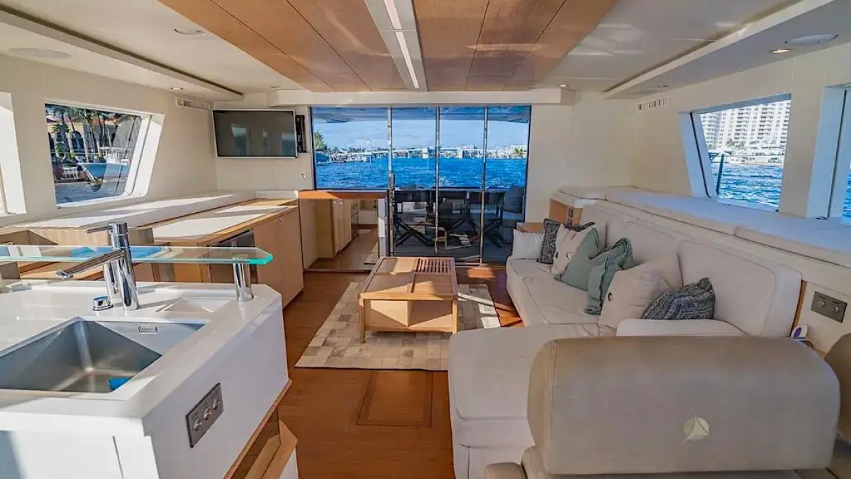 54' Nisi - Yacht Rental in Miami Beach, Florida