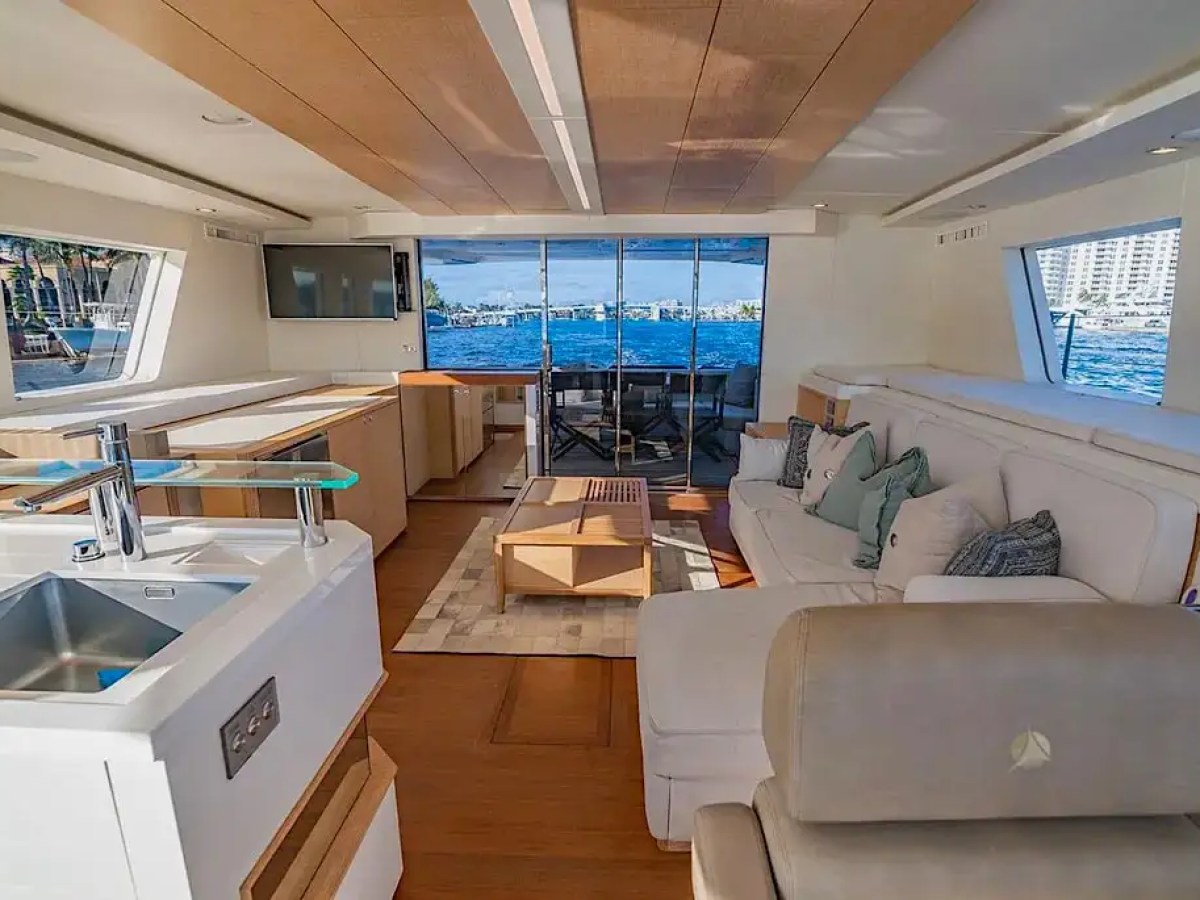 54' Nisi - Yacht Rental in Miami Beach, Florida