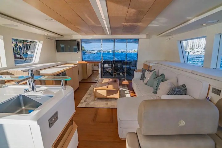 54' Nisi - Yacht Rental in Miami Beach, Florida