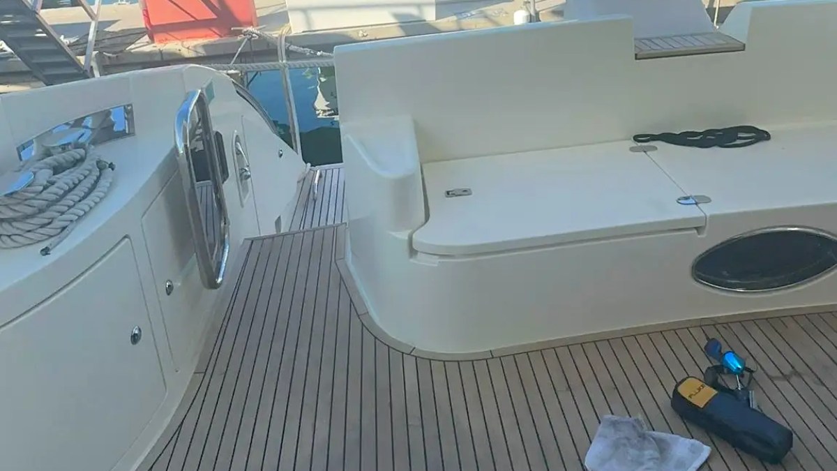 55ft Azimut yacht Key Biscayne teak deck flooring