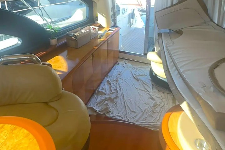 55ft Azimut yacht Key Biscayne salon lounge seating