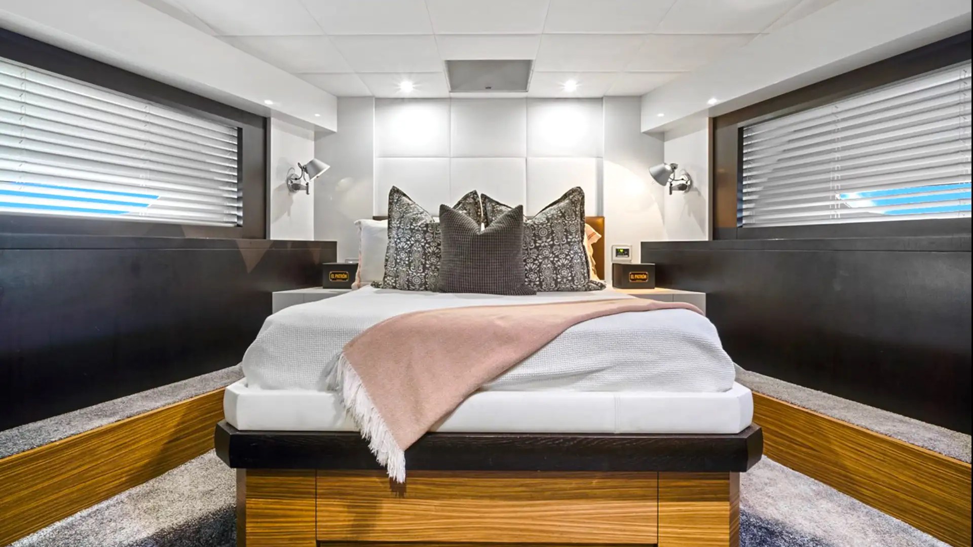 80' Astondoa - Yacht Rental in Fort Lauderdale, Florida