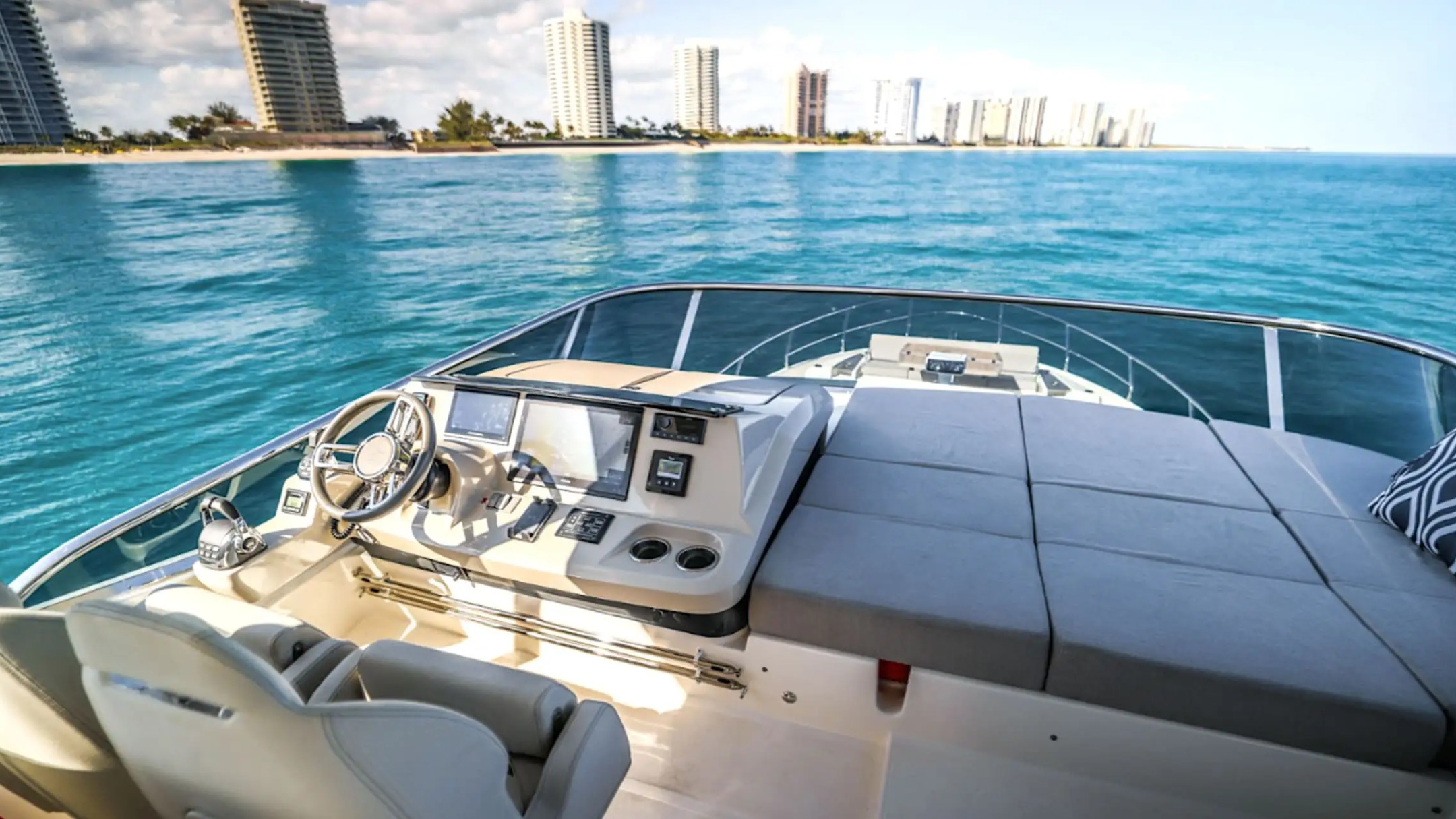60' Absolute - Yacht Rental in Palm Beach, Florida