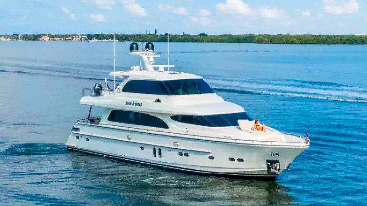 85' Horizon - Yacht Rental in Palm Beach, Florida