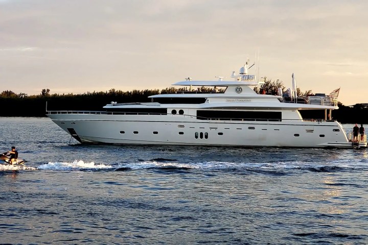 Bow anchor equipment on 103′ Johnson Key Biscayne