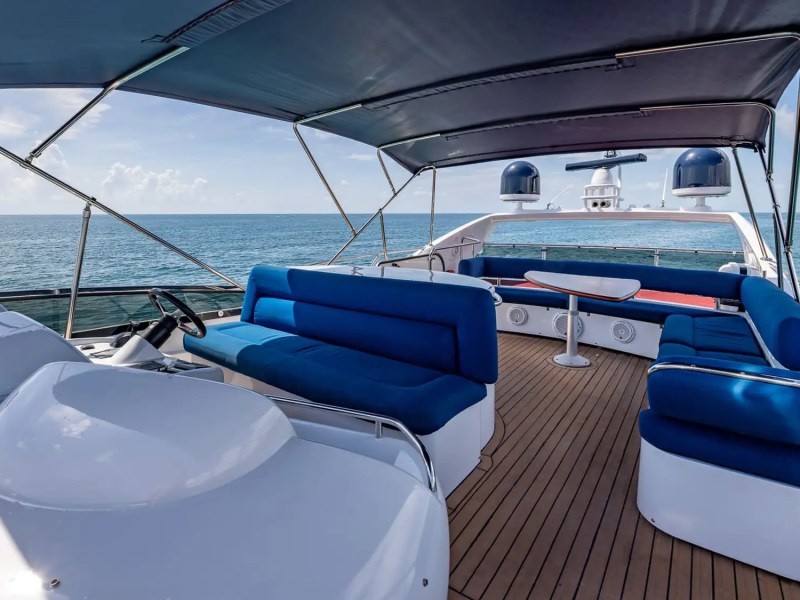 80′ Sunseeker flybridge lounge Miami