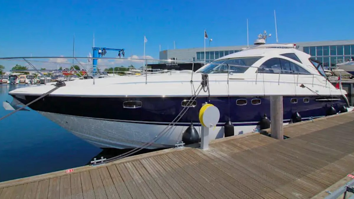 52' Fairline - Yacht Rental in Riviera Beach, Florida