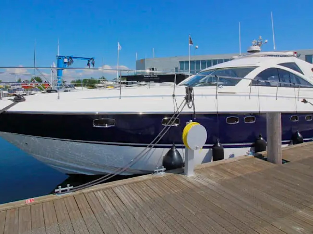 52' Fairline - Yacht Rental in Riviera Beach, Florida