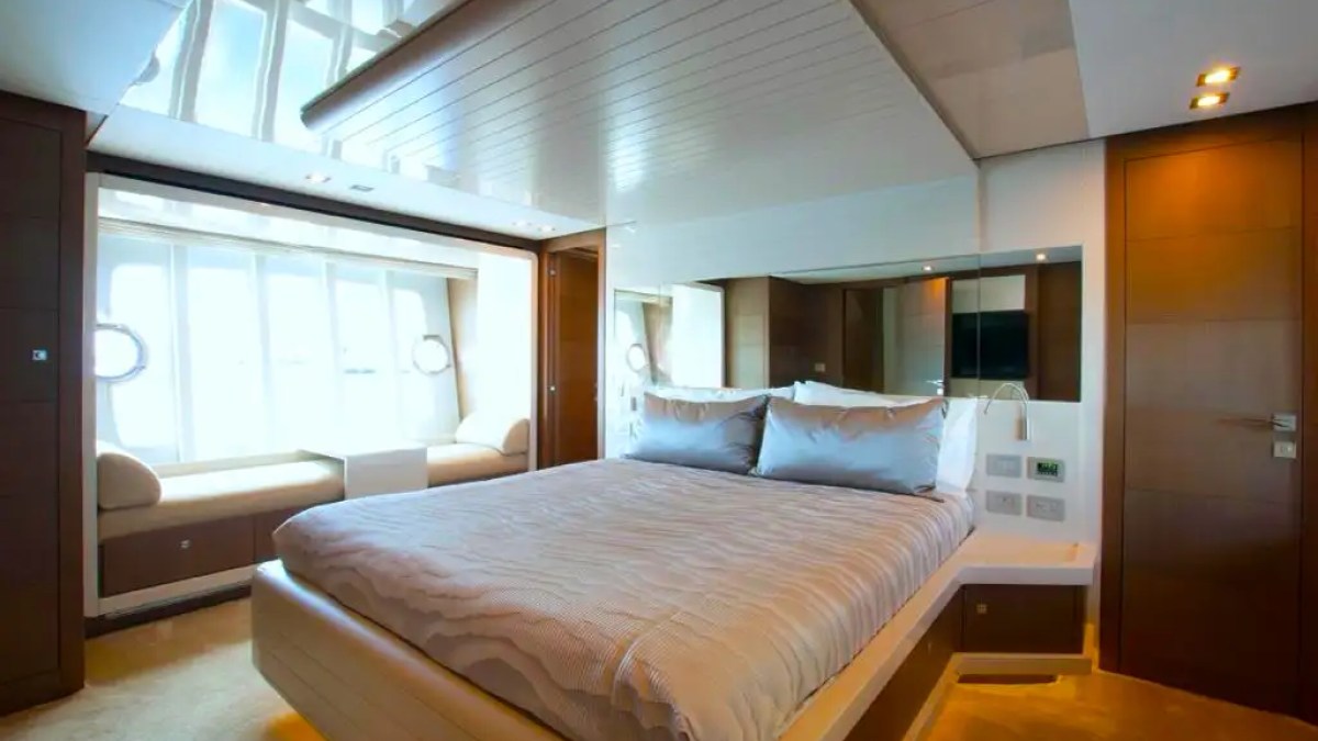 88' Ferretti - Yacht Rental in Fort Lauderdale, Florida