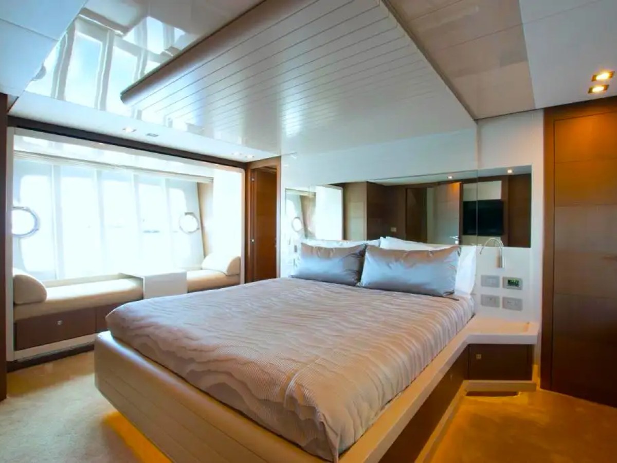 88' Ferretti - Yacht Rental in Fort Lauderdale, Florida