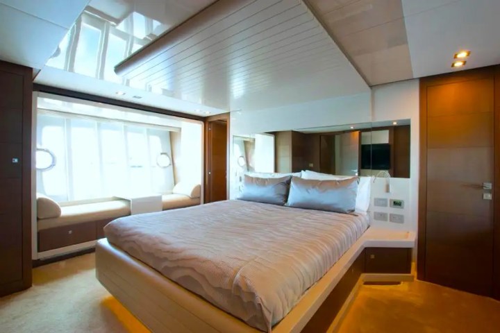 88' Ferretti - Yacht Rental in Fort Lauderdale, Florida