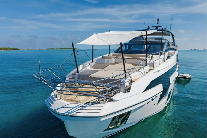 88′ Azimut flybridge lounge Miami – image 05