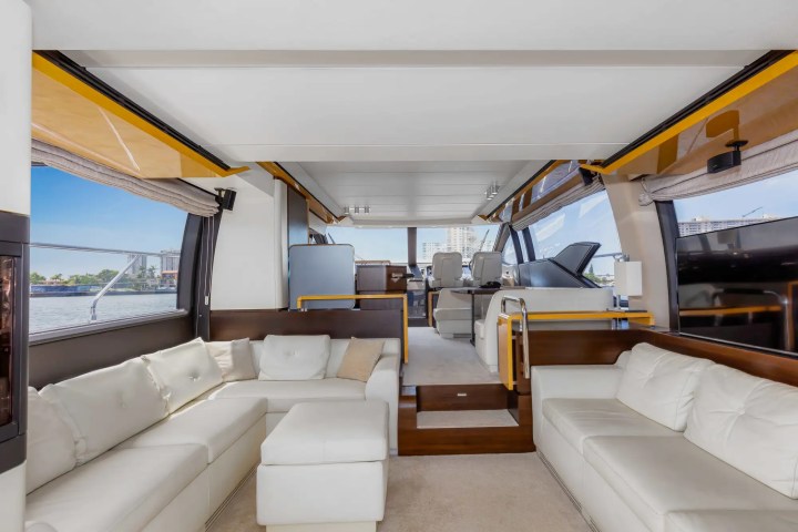 68′ Azimut dining area Aventura
