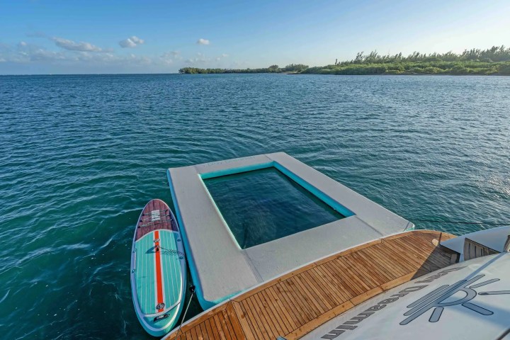 90' Azimut - Yacht Rental in Miami Beach, Florida