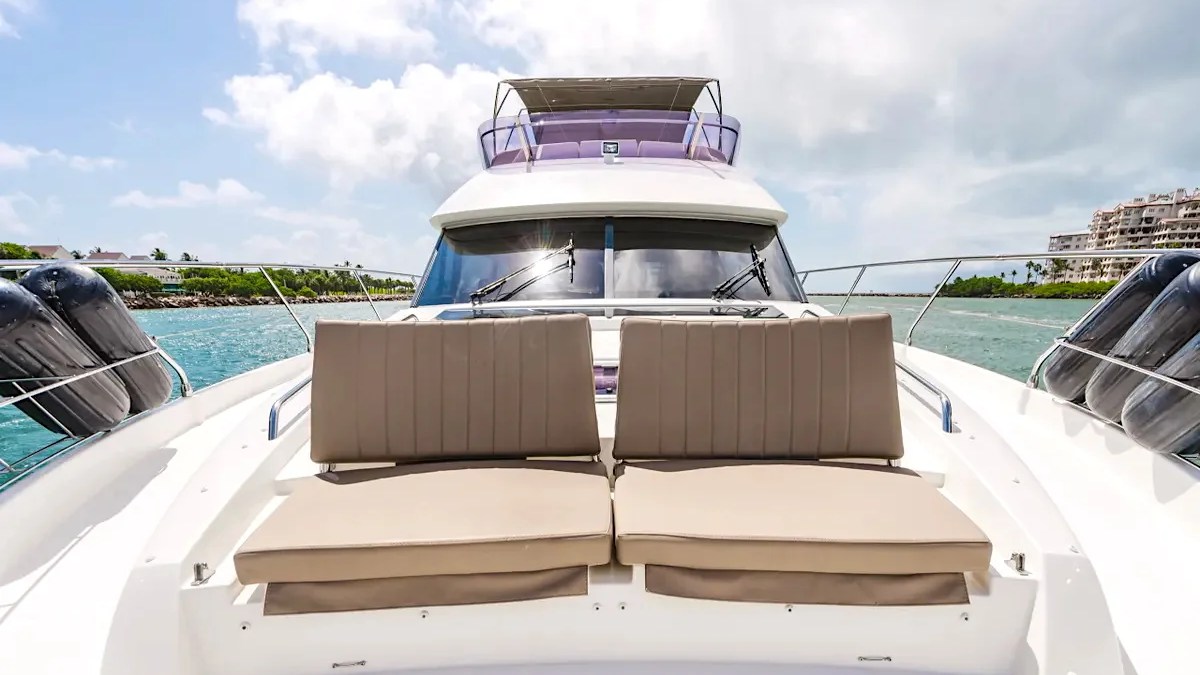 62′ Prestige yacht forward seating area