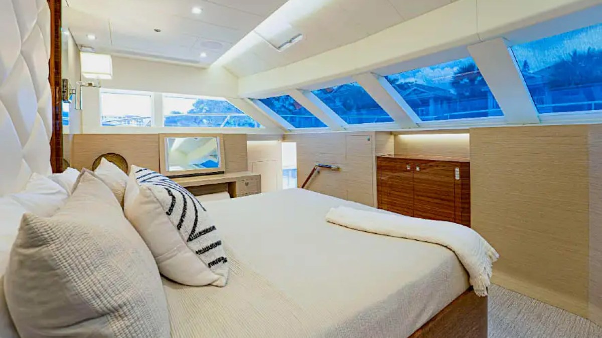 60' Horizon - Yacht Rental in Tampa, Florida