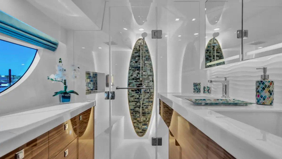 60' Horizon - Yacht Rental in Tampa, Florida