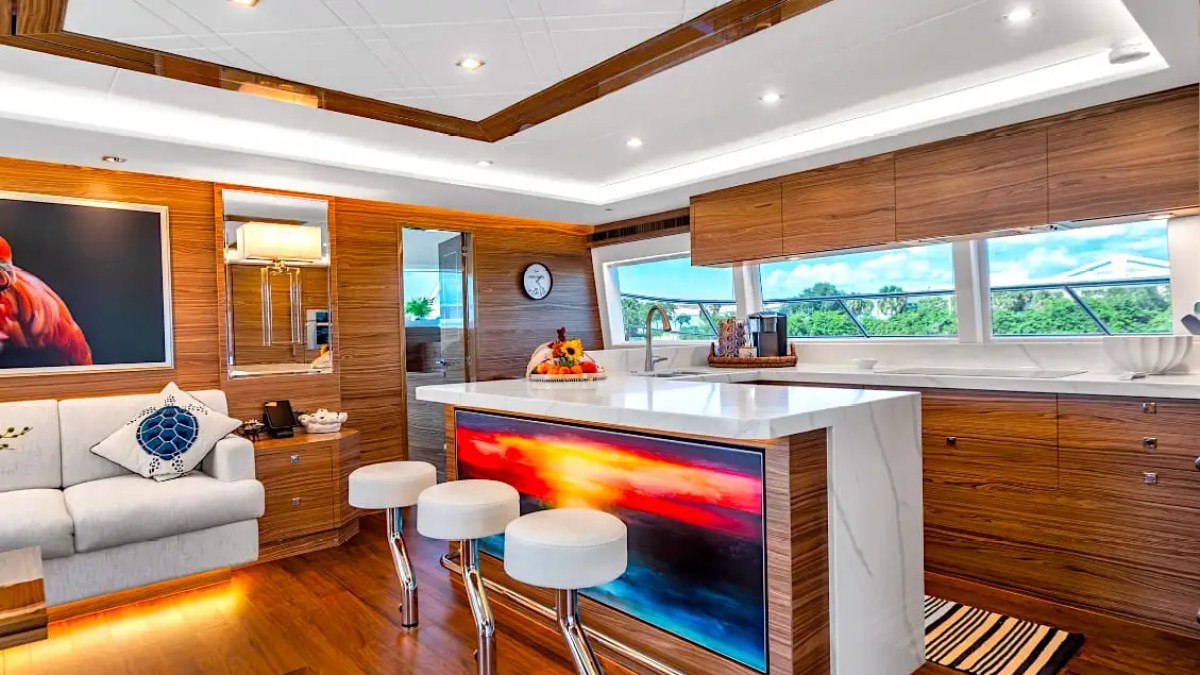 60' Horizon - Yacht Rental in Tampa, Florida