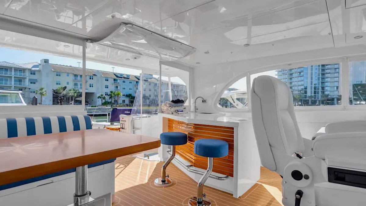 60' Horizon - Yacht Rental in Tampa, Florida