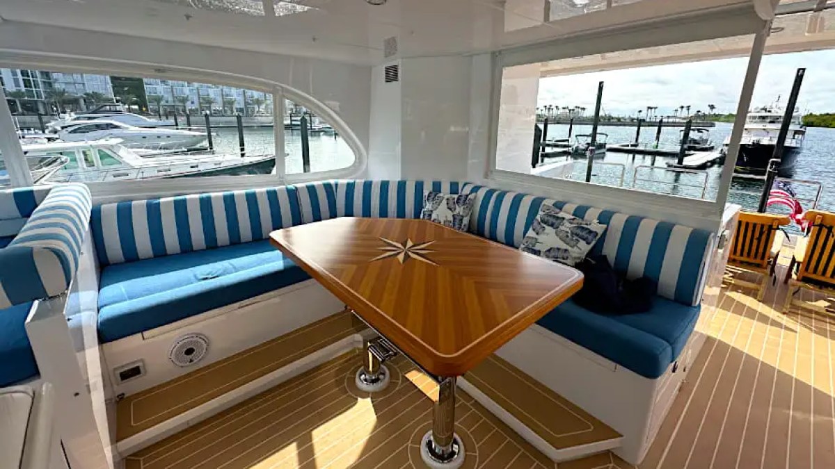 60' Horizon - Yacht Rental in Tampa, Florida