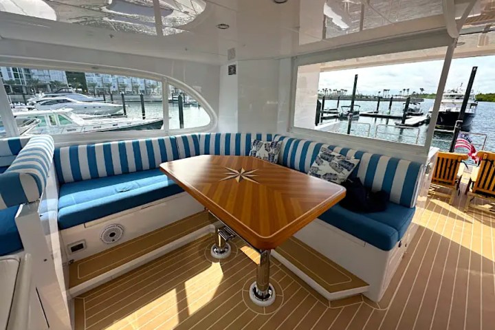 60' Horizon - Yacht Rental in Tampa, Florida
