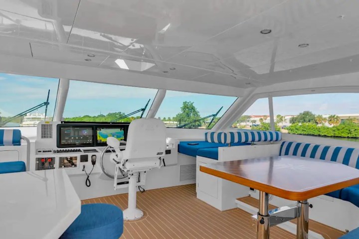 60' Horizon - Yacht Rental in Tampa, Florida