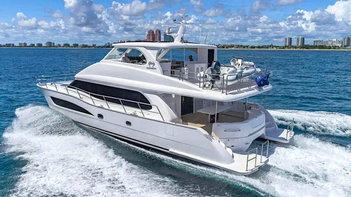 60' Horizon - Yacht Rental in Tampa, Florida