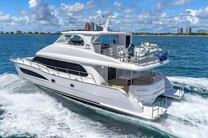 60' Horizon - Yacht Rental in Tampa, Florida