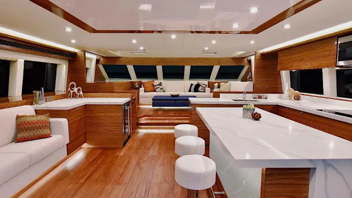 60' Horizon - Yacht Rental in Tampa, Florida