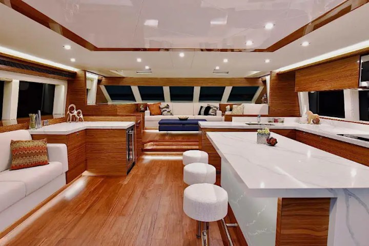 60' Horizon - Yacht Rental in Tampa, Florida