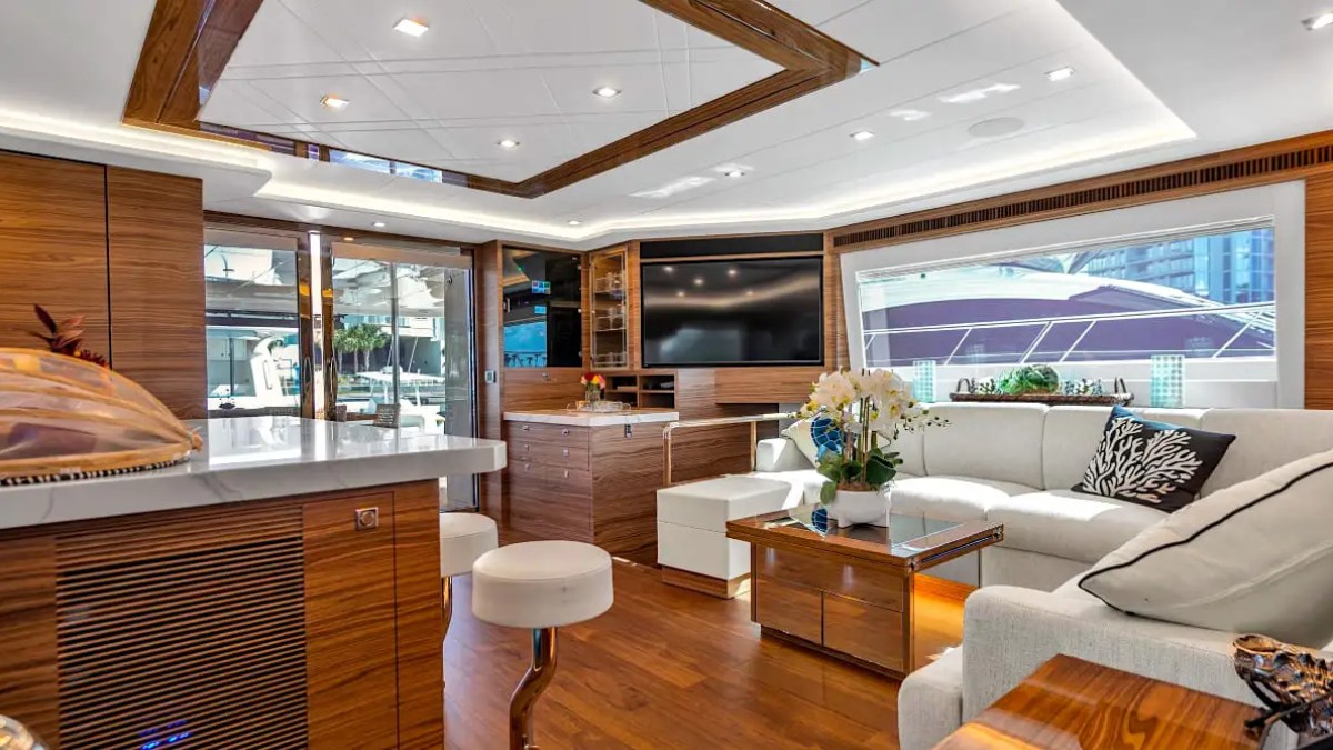 60' Horizon - Yacht Rental in Tampa, Florida