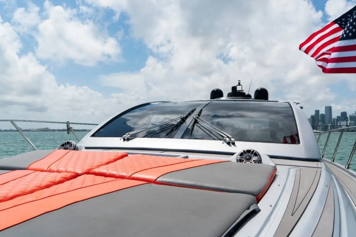 64′ Atlantis dining area Miami – image 04