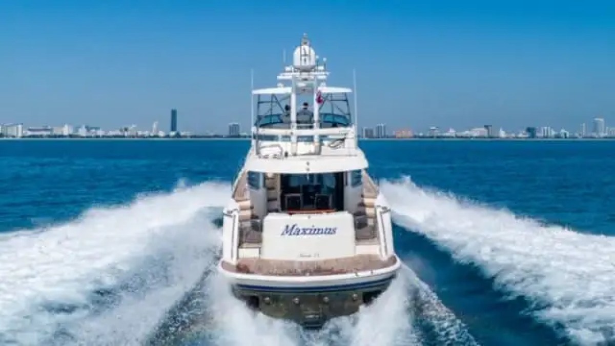 65' Fairline - Yacht Rental in Hollywood, Florida