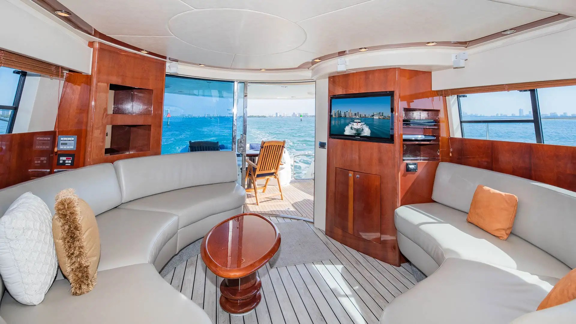 65' Fairline - Yacht Rental in Hollywood, Florida