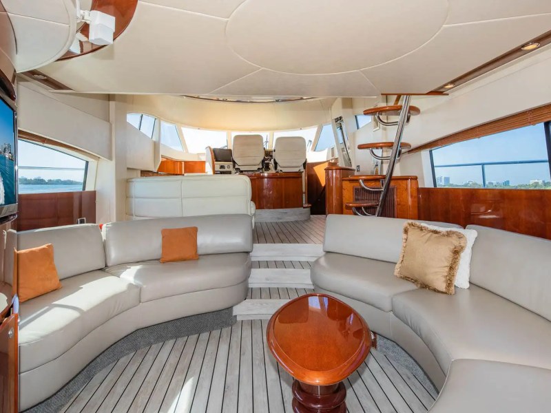 65' Fairline - Yacht Rental in Hollywood, Florida