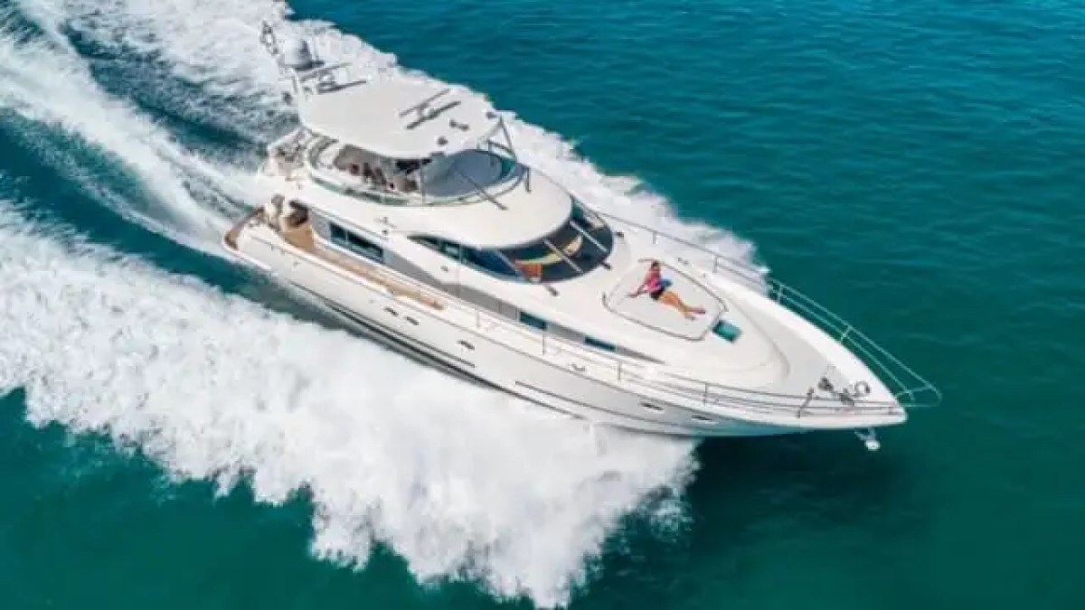 65' Fairline - Yacht Rental in Hollywood, Florida