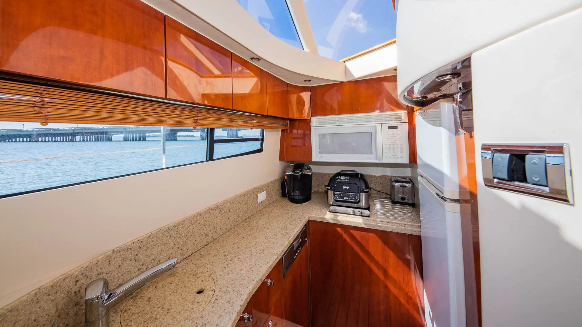 65' Fairline - Yacht Rental in Hollywood, Florida