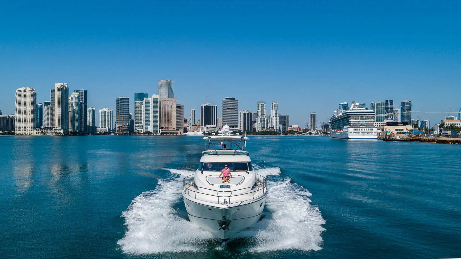 65' Fairline - Yacht Rental in Hollywood, Florida