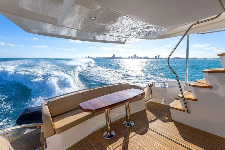 65' SeaRay - Yacht Rental in Nassau, Bahamas