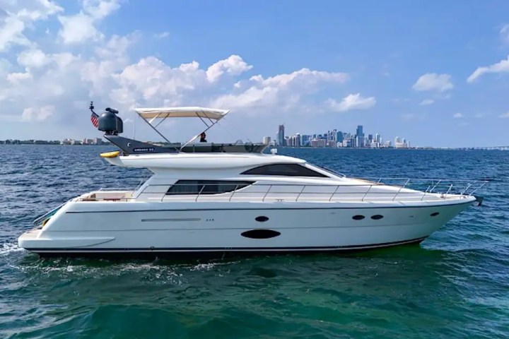 67' Uniesse - Yacht Rental in Tampa, Florida