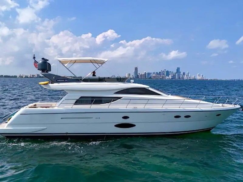 67' Uniesse - Yacht Rental in Tampa, Florida