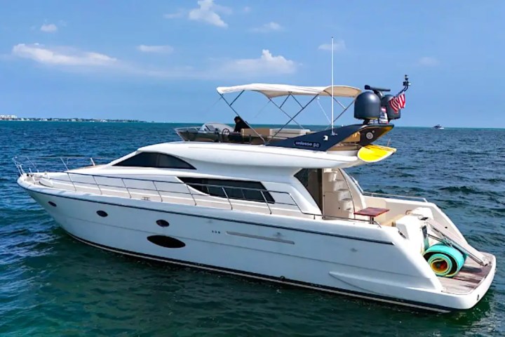 67' Uniesse - Yacht Rental in Tampa, Florida