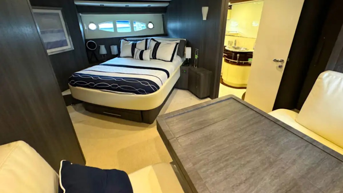 67' Uniesse - Yacht Rental in Tampa, Florida