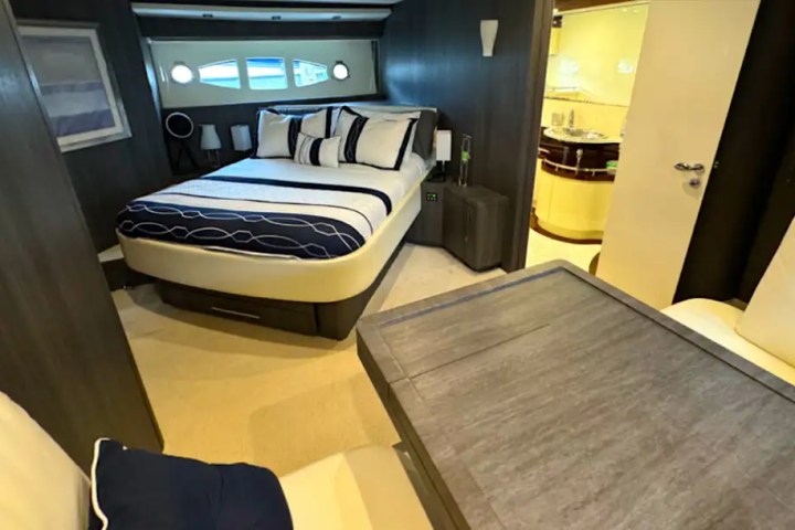 67' Uniesse - Yacht Rental in Tampa, Florida