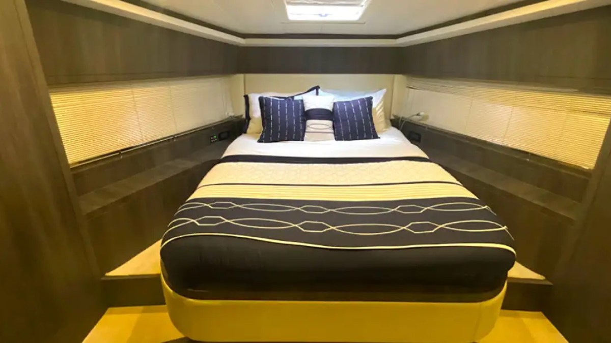 67' Uniesse - Yacht Rental in Tampa, Florida